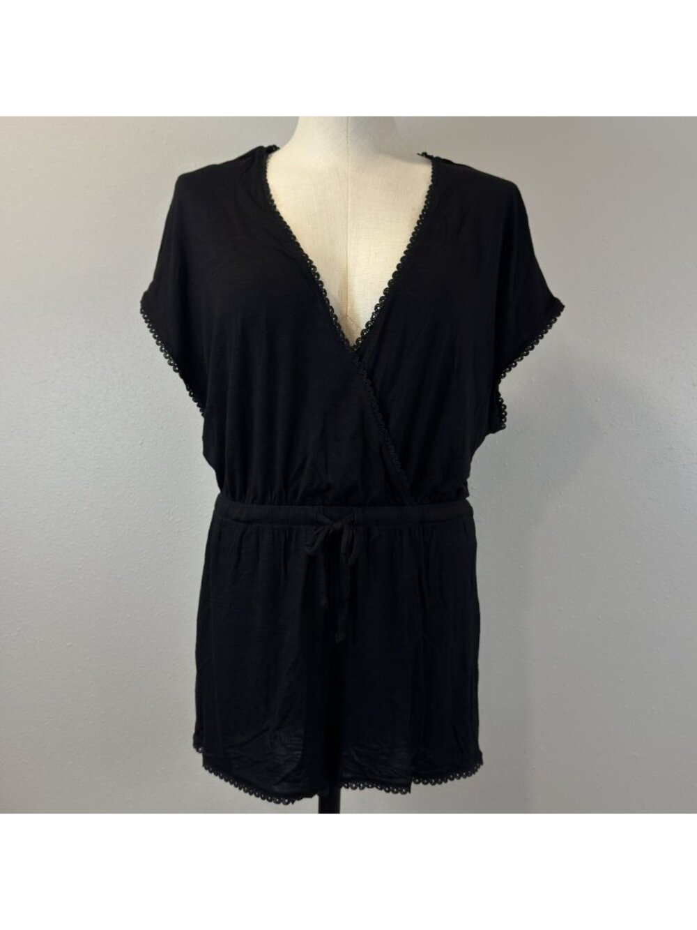 Joe Fresh Black Lace Trim Romper Womens S/P Short Sleeve Wrap V-Neck Stretch NEW